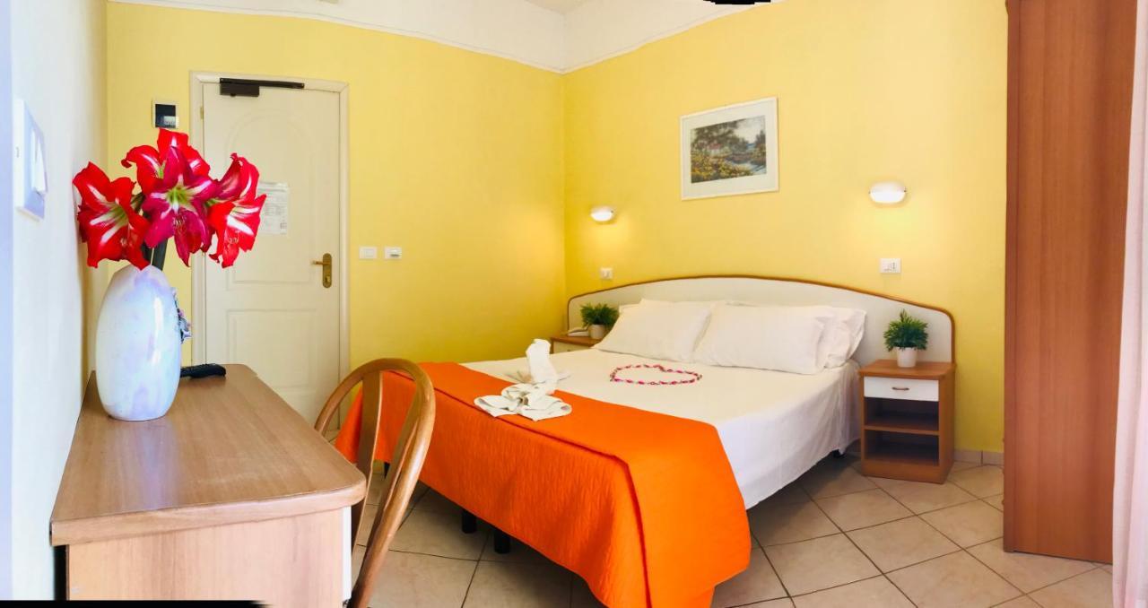 Hotel Naica Rimini Exterior foto